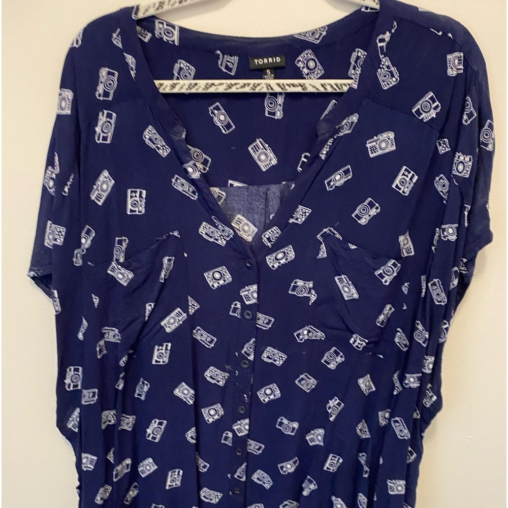 Torrid Crepe Button Down Blouse Sz 5.